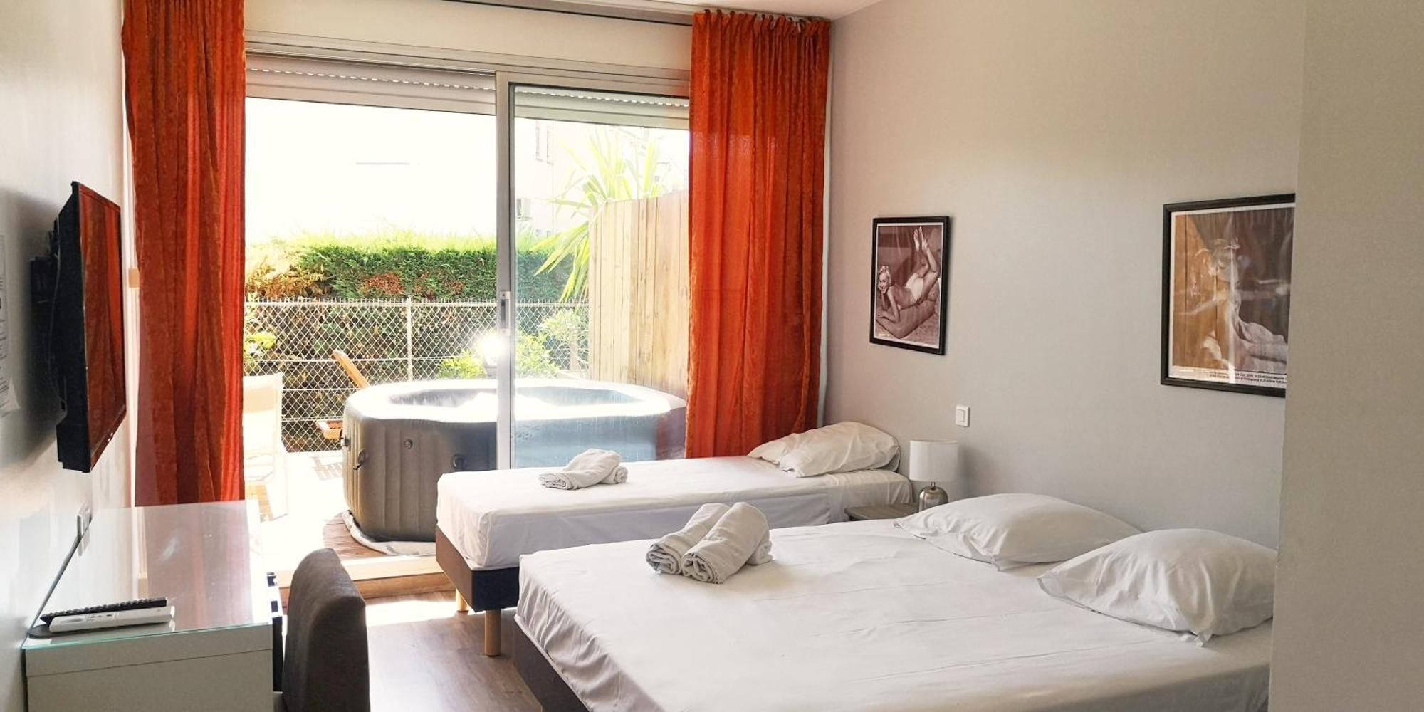 Hotel Sable Et Soleil - Port, Plage Et Jacuzzi Prive Fréjus Δωμάτιο φωτογραφία