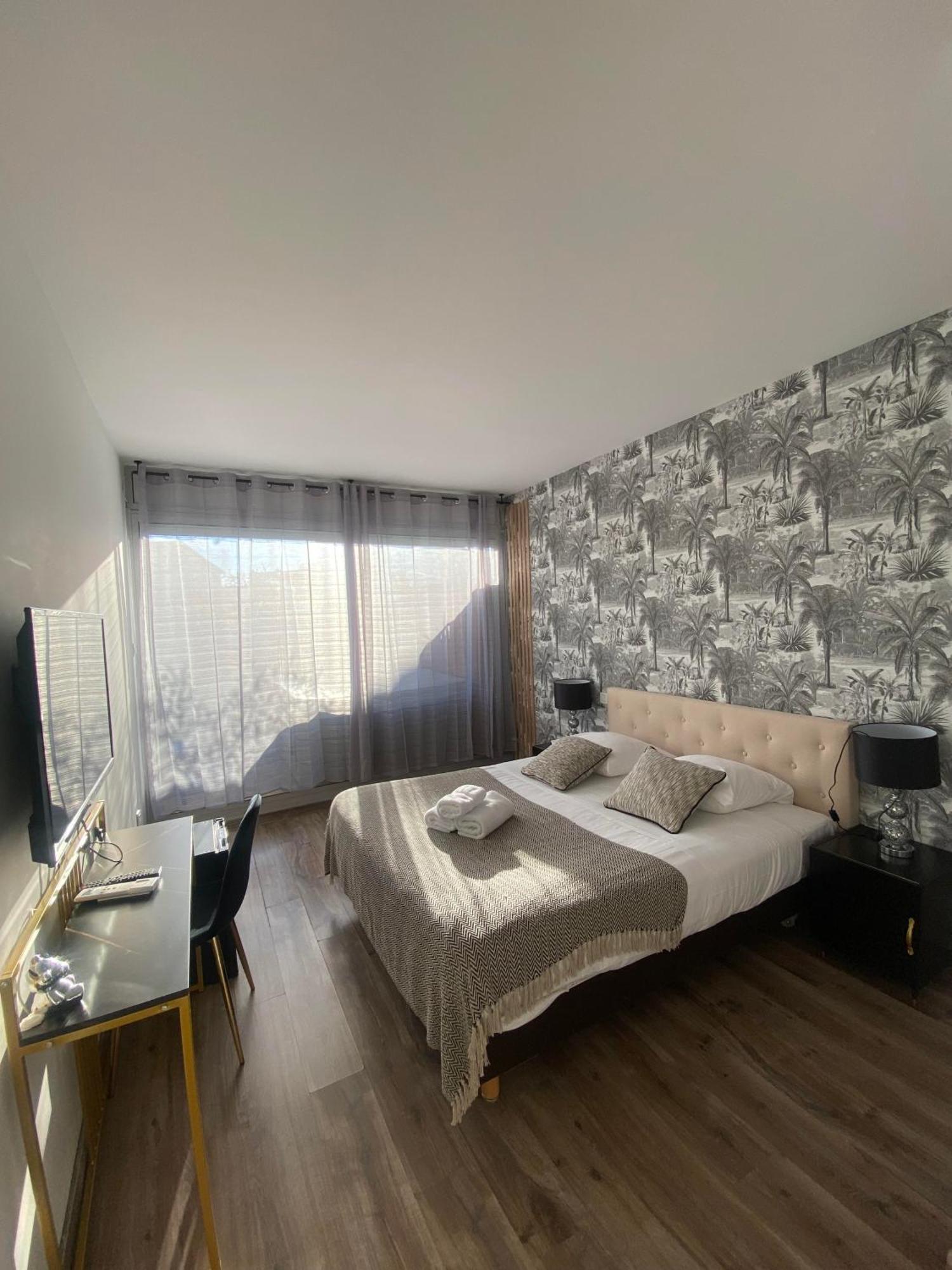 Hotel Sable Et Soleil - Port, Plage Et Jacuzzi Prive Fréjus Εξωτερικό φωτογραφία