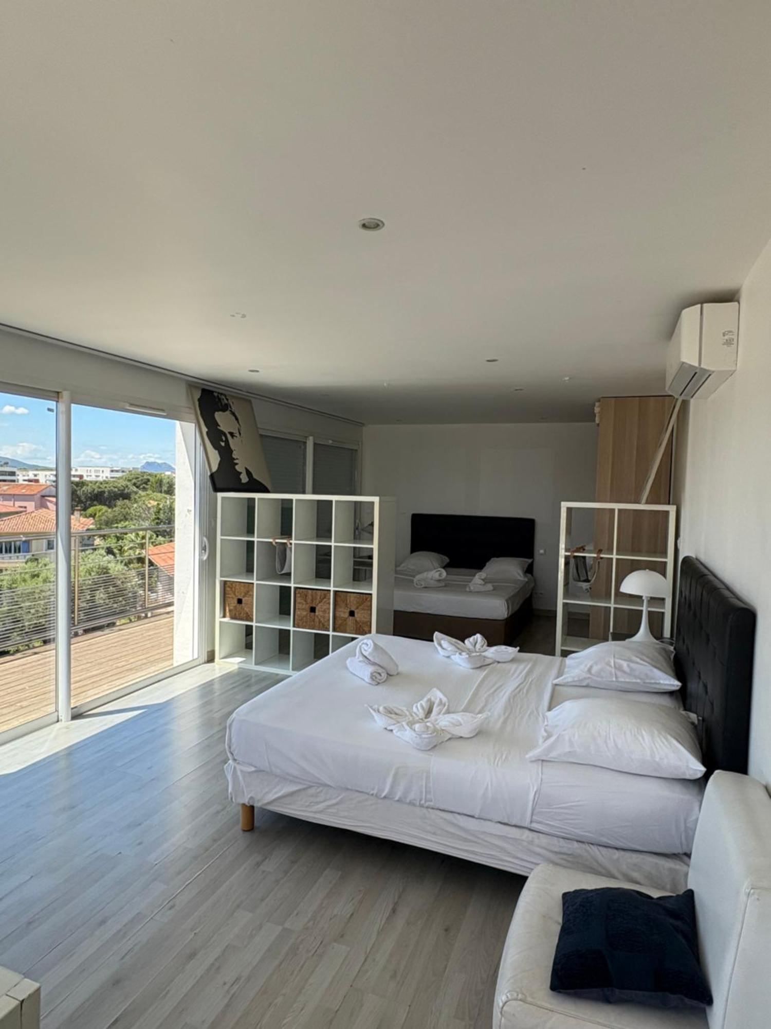 Hotel Sable Et Soleil - Port, Plage Et Jacuzzi Prive Fréjus Εξωτερικό φωτογραφία