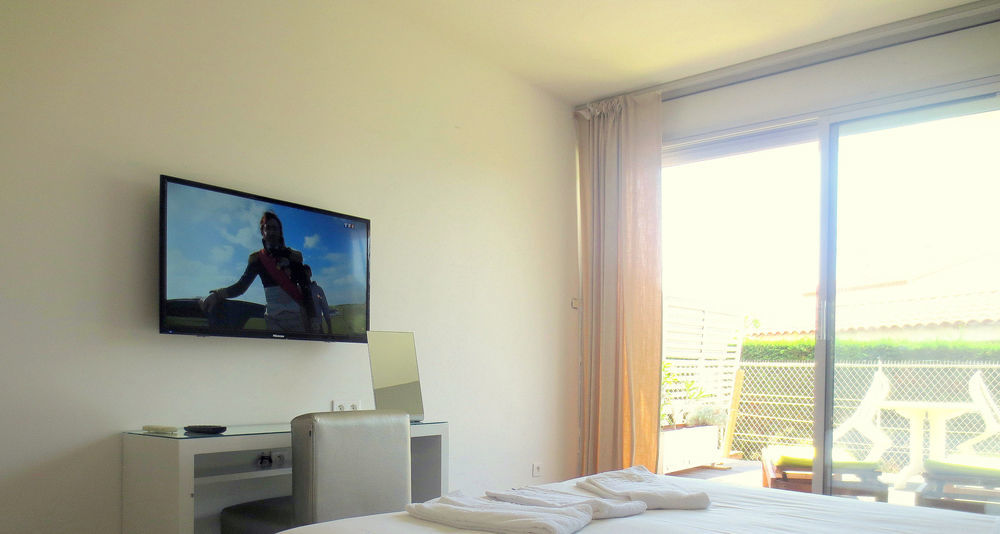 Hotel Sable Et Soleil - Port, Plage Et Jacuzzi Prive Fréjus Εξωτερικό φωτογραφία