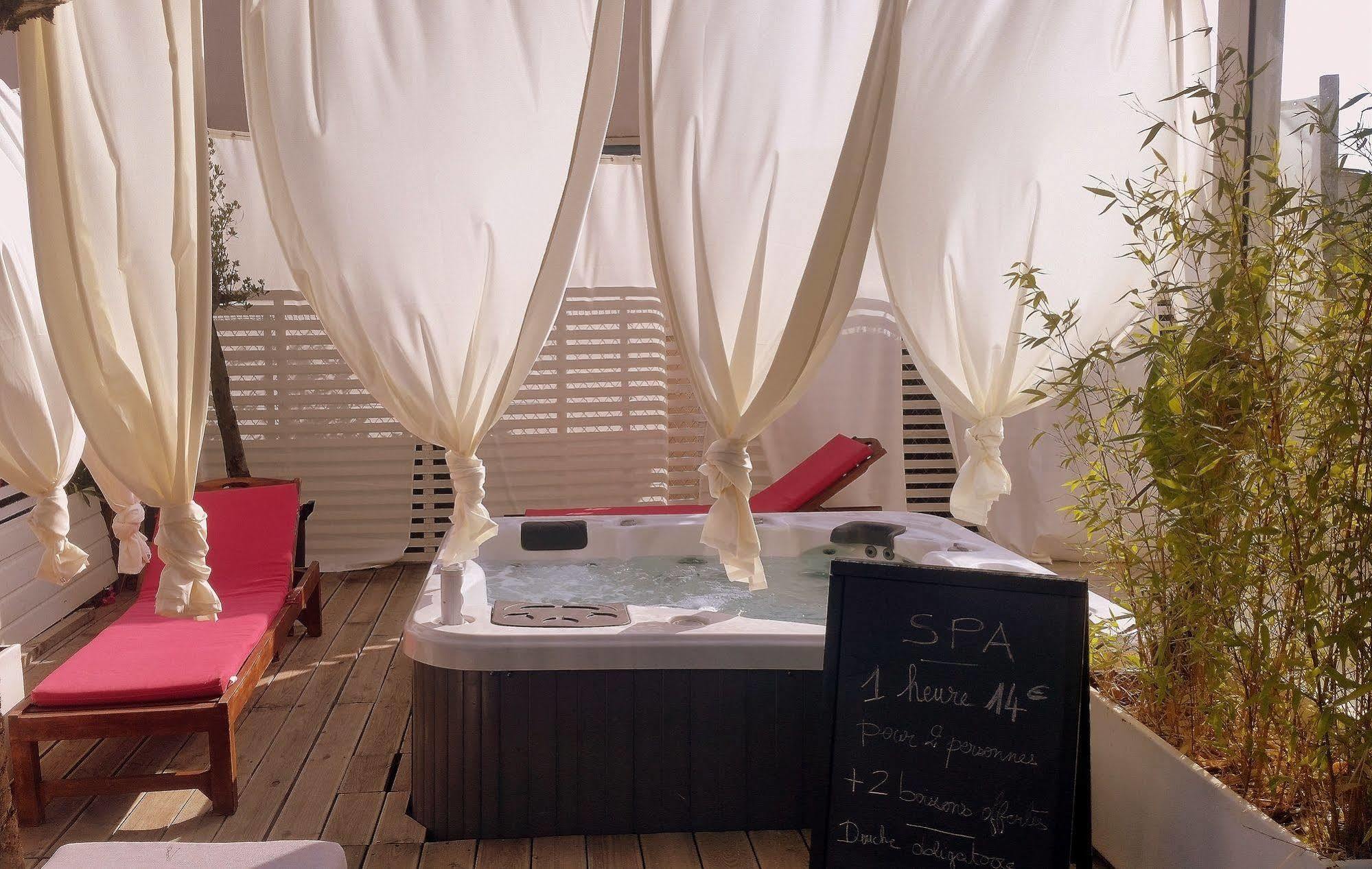 Hotel Sable Et Soleil - Port, Plage Et Jacuzzi Prive Fréjus Εξωτερικό φωτογραφία